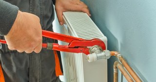 Установка радиаторов отопления в Усть-куте - цена, стоимость от 1025 руб., работа в доме и квартире
