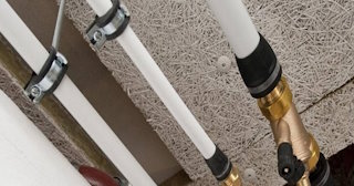 Замена труб водоснабжения в квартире: цена от 2049 руб. - СантехДомУтк